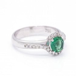 Ring at white gold, emerald and diamonds