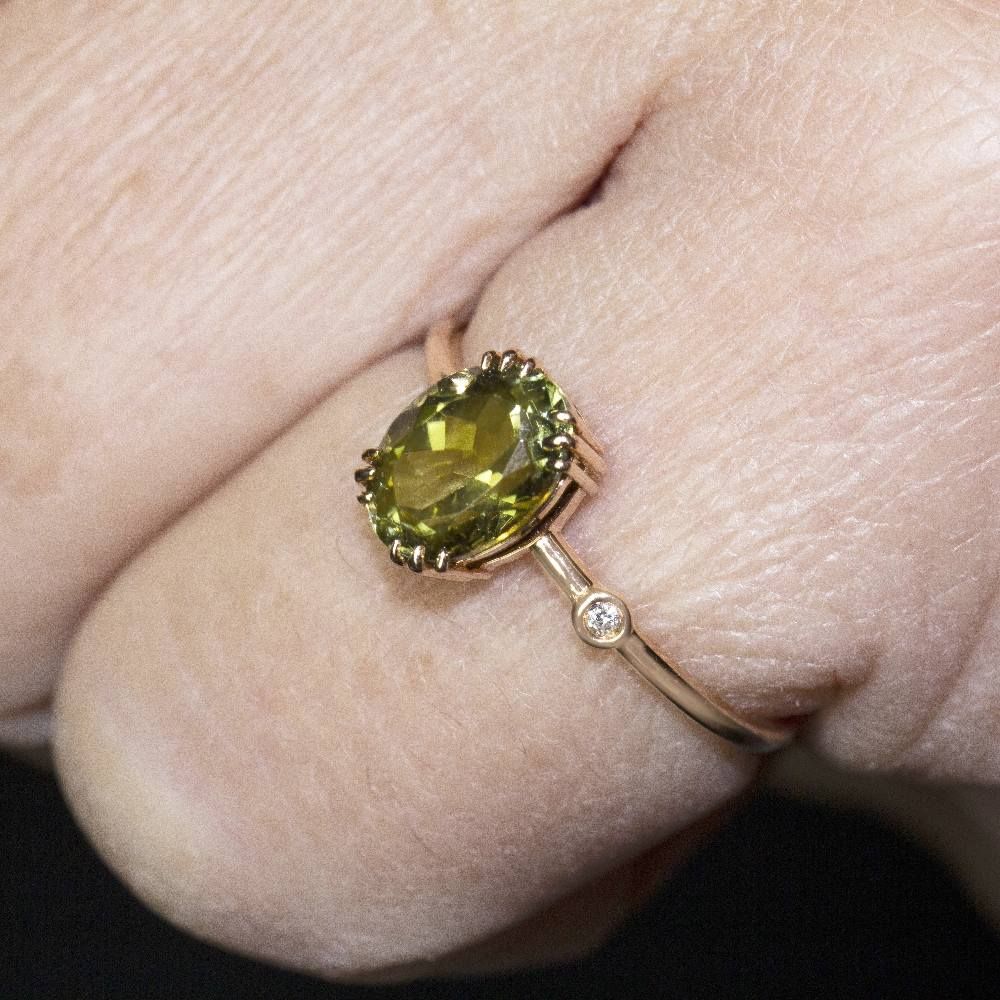 Ring green in yellow gold, tourmaline and diamond