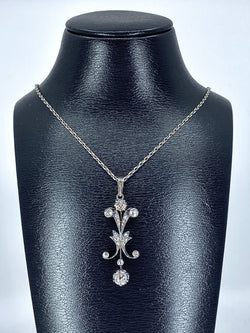 Gold and silver pendant set with diamonds, with chain. Napoleon III period