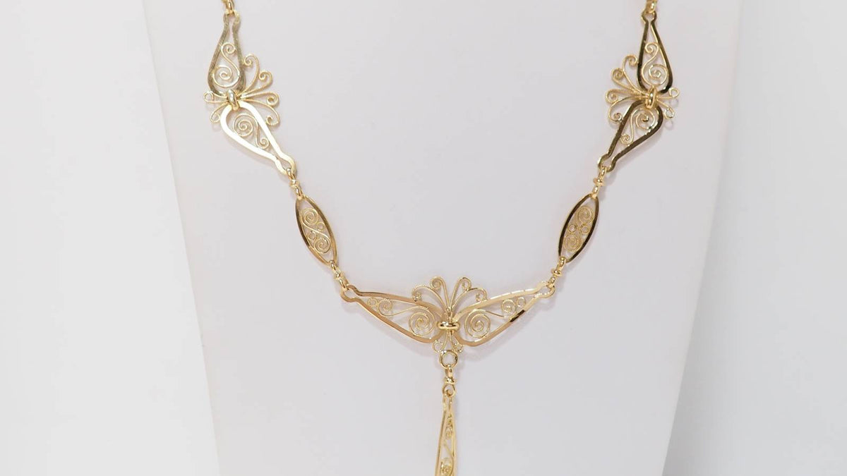 Antique drapery necklace in yellow gold 