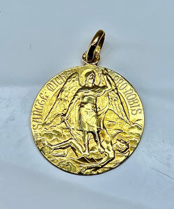 Medal in yellow gold 18 carats representing Saint Michel signed L.Tricard, circa 1930