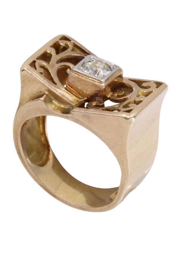Tank diamond ring in yellow gold