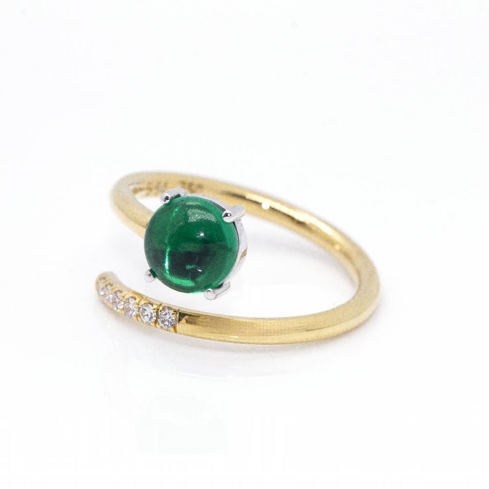 Ring RAY in yellow gold and emerald