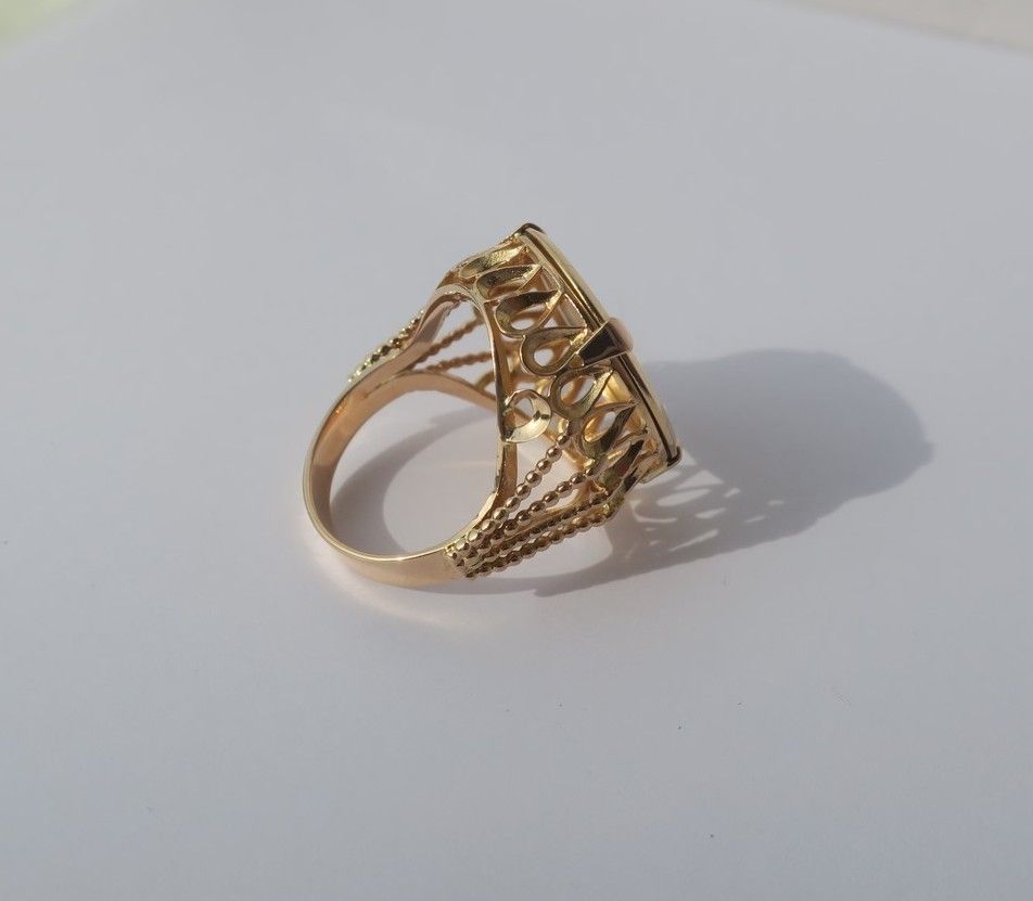 Bague A. AUGIS chevalière médaille d'amour en or jaune