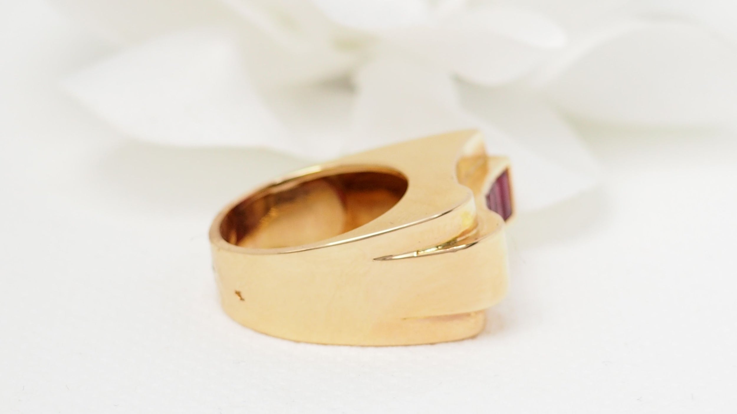 Tank ring in yellow and ruby