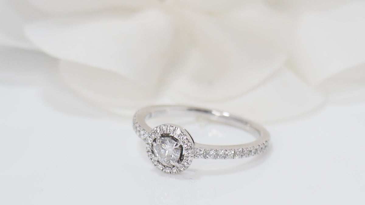 Bague solitaire Messika en or blanc et diamants