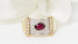 Bague ruban en or bicolore, diamants et rubis