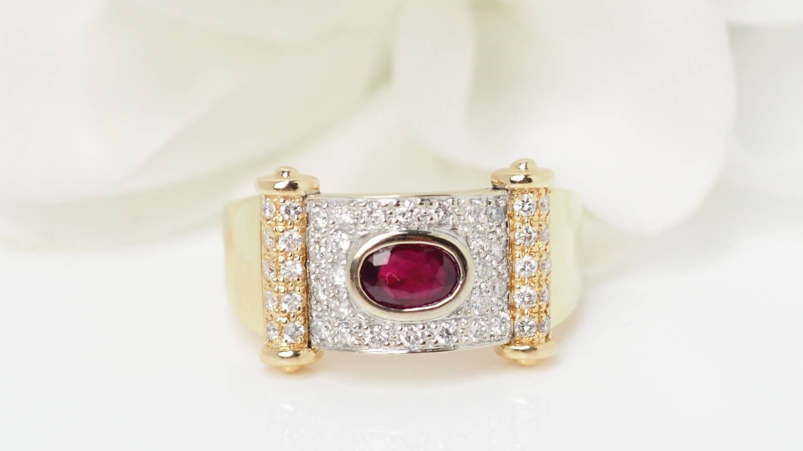 Bague ruban en or bicolore, diamants et rubis