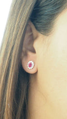 Boucles d'oreilles en or blanc, rubis et diamants