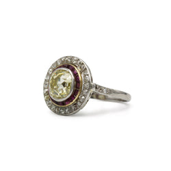 Bague art deco en platine et diamant jaune et rubis