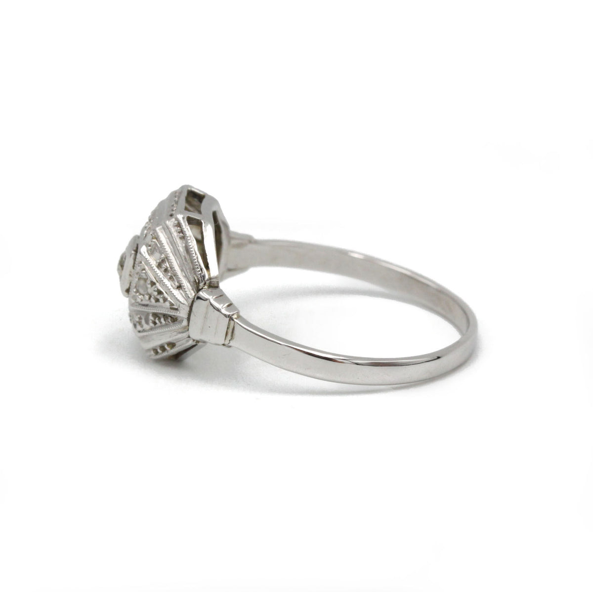 Ring Art Deco in white gold, paltinium and diamonds