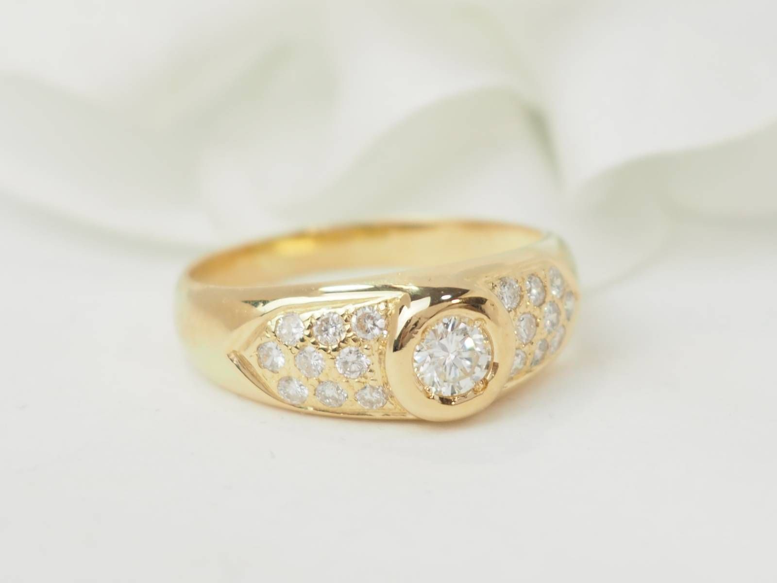 Bague jonc en or jaune et diamant