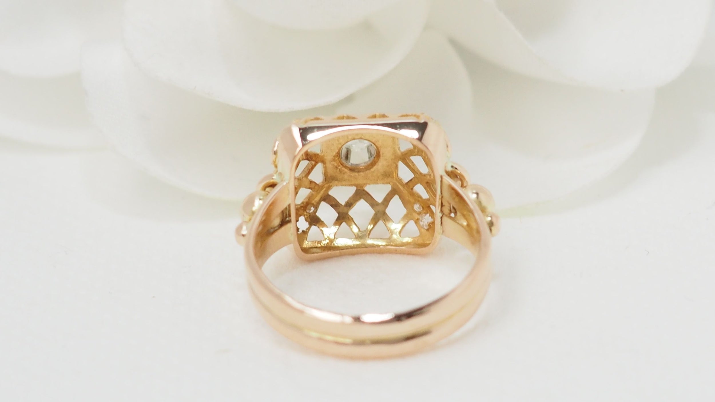 Bague ajourée en or jaune et diamant