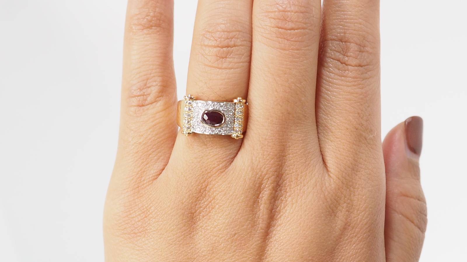 Bague ruban en or bicolore, diamants et rubis