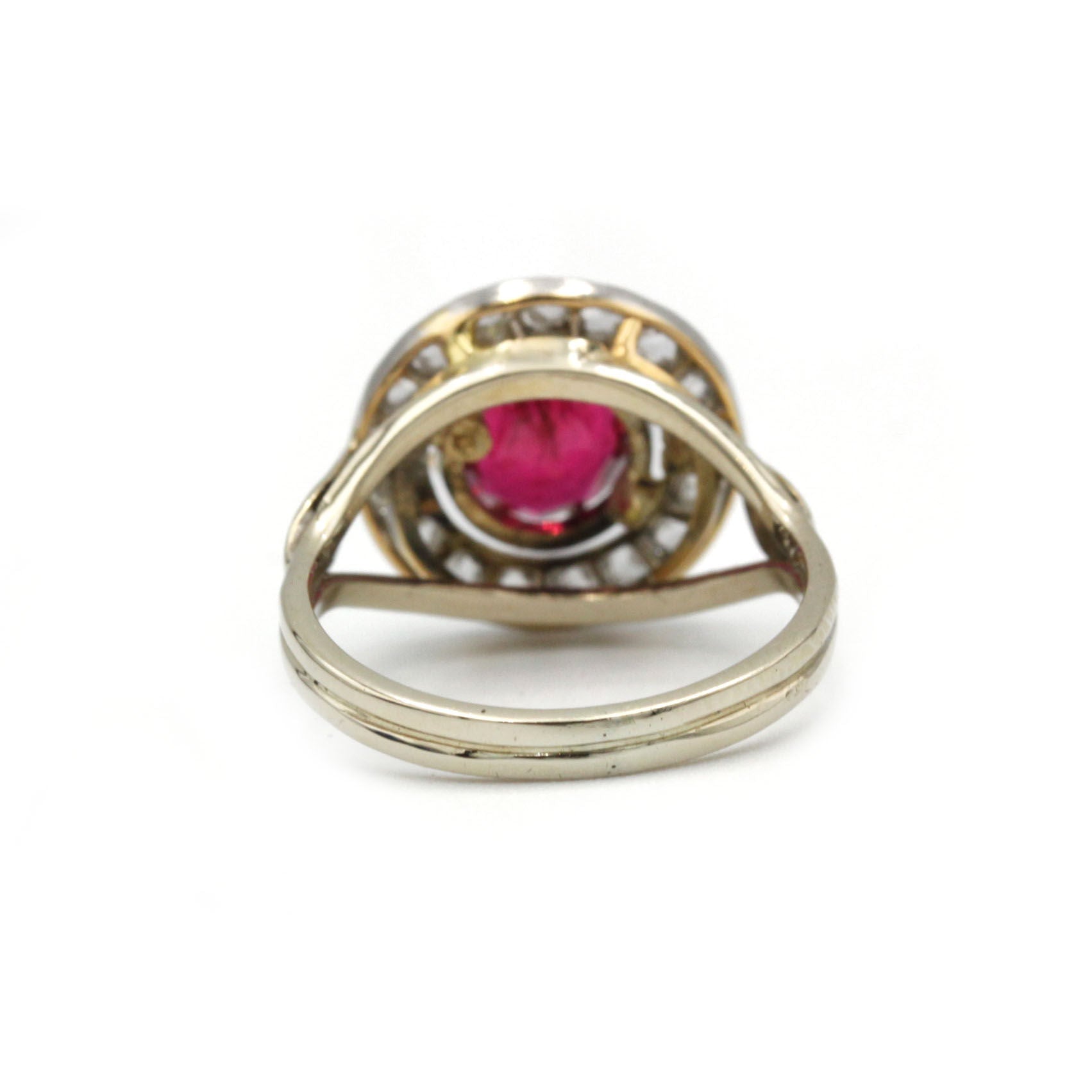 Ring - Yellow gold, garnet and diamonds