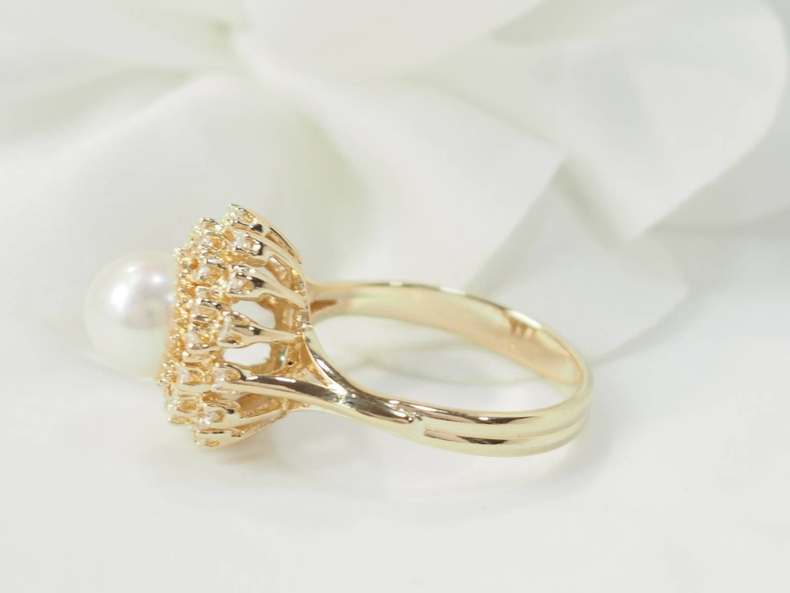 Ring daisy in yellow gold and cultured pearl