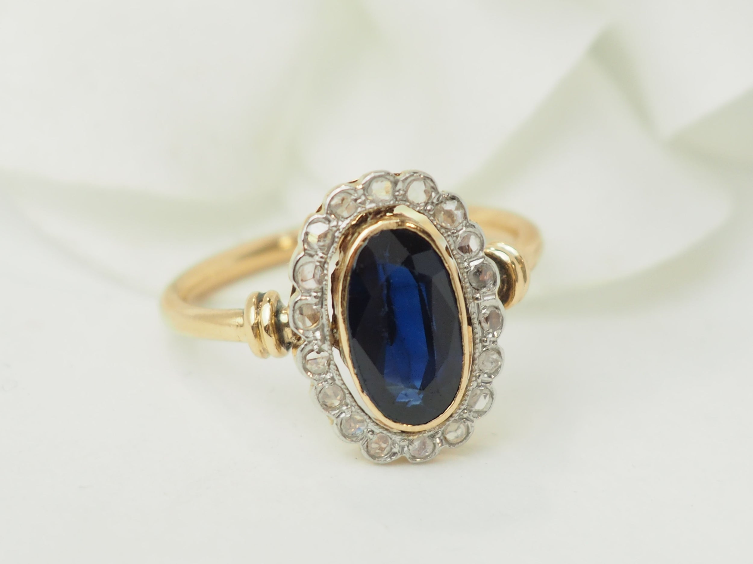 Bague Pompadour en or jaune et diamants