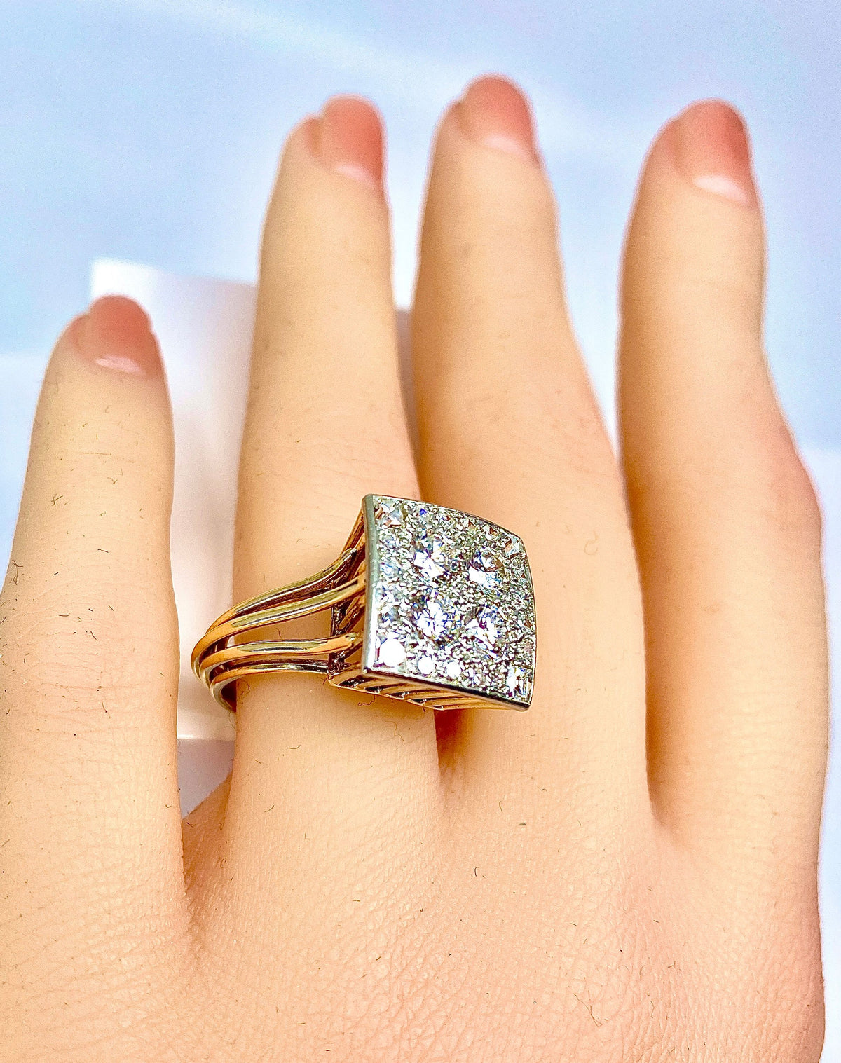 Bague en or jaune et or blanc 18 carats pavée de diamants