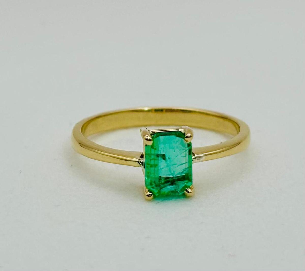 ANILLO DE GOLD AMARILLO WITH ESMERALDA COLOMBIANA 
