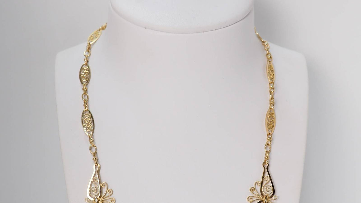 Antique drapery necklace in yellow gold 