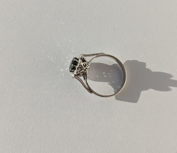 Ring POMPADOUR Green sapphire in white gold