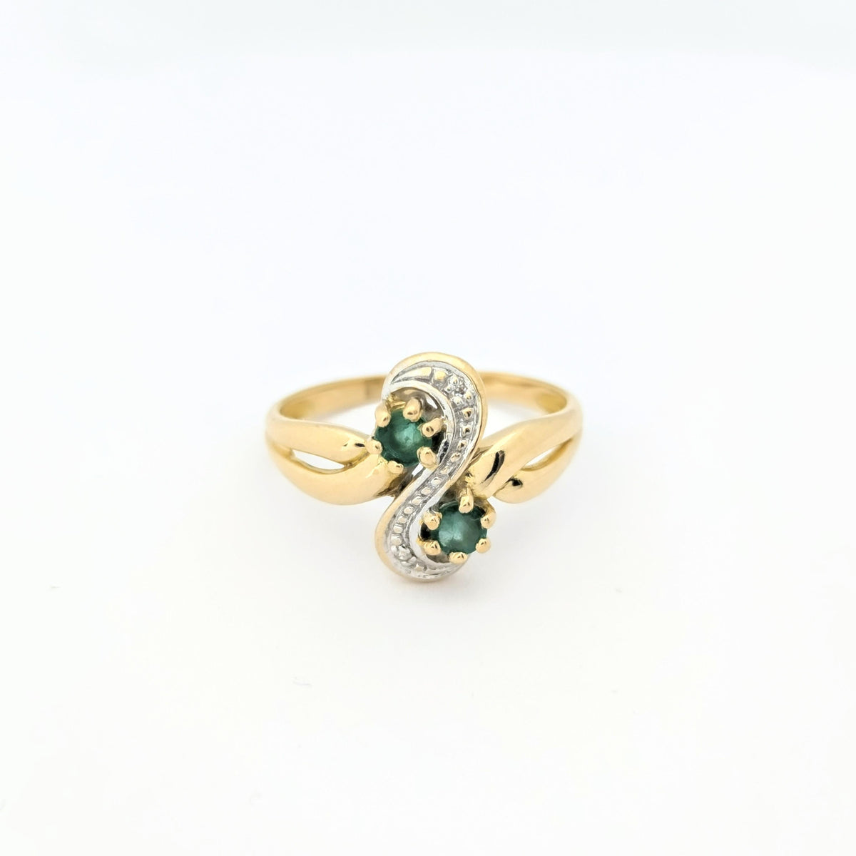 Bague or jaune diamants et émeraudes