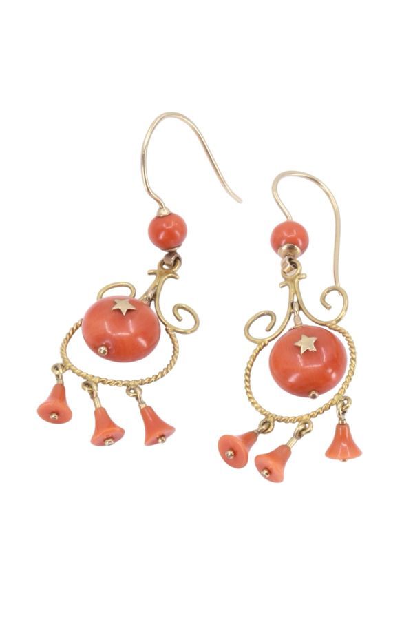 Boucles d'oreilles pendantes corail en or jaune