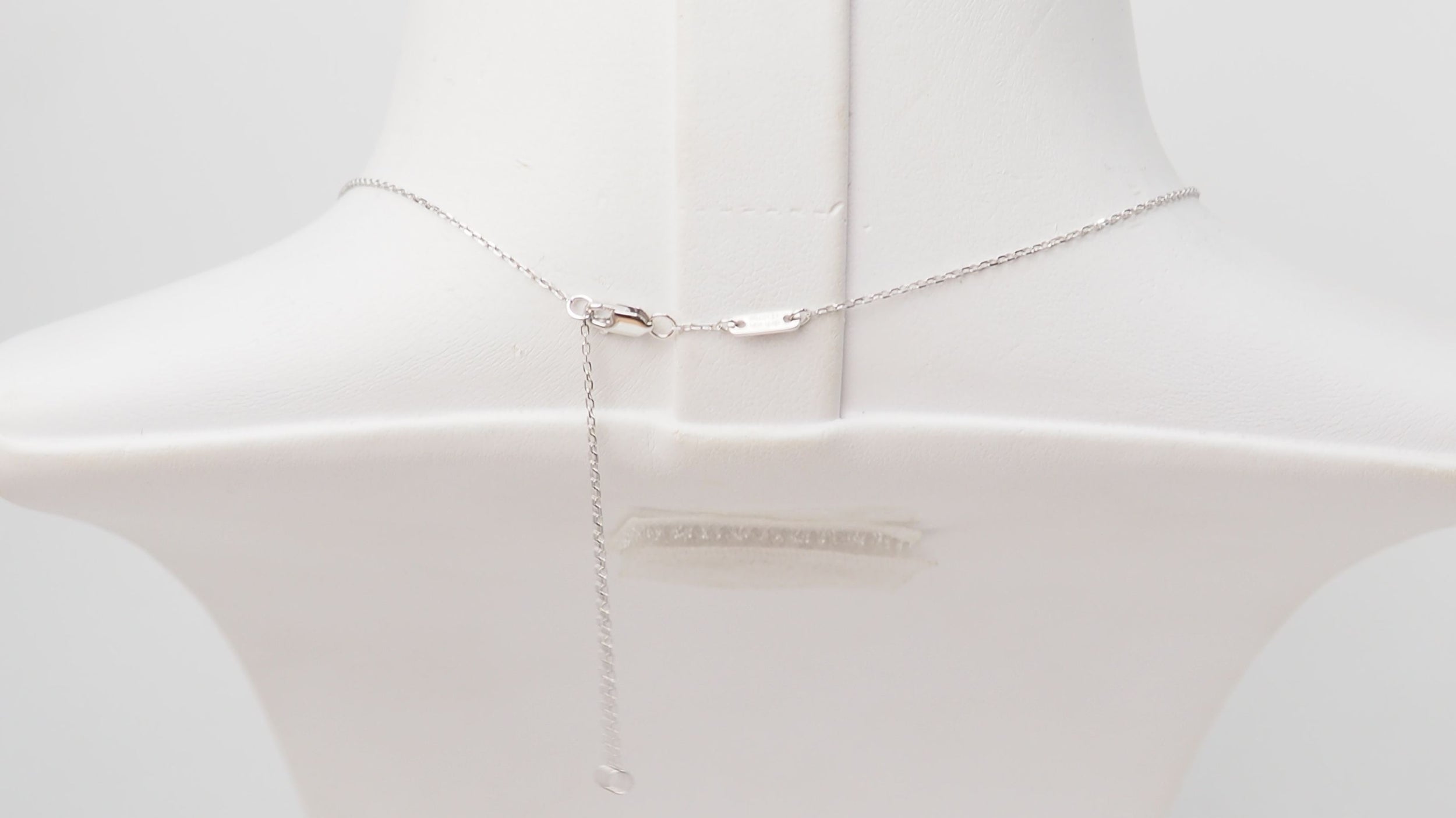 Dinh Van Le Cube diamond necklace in white gold and diamond 