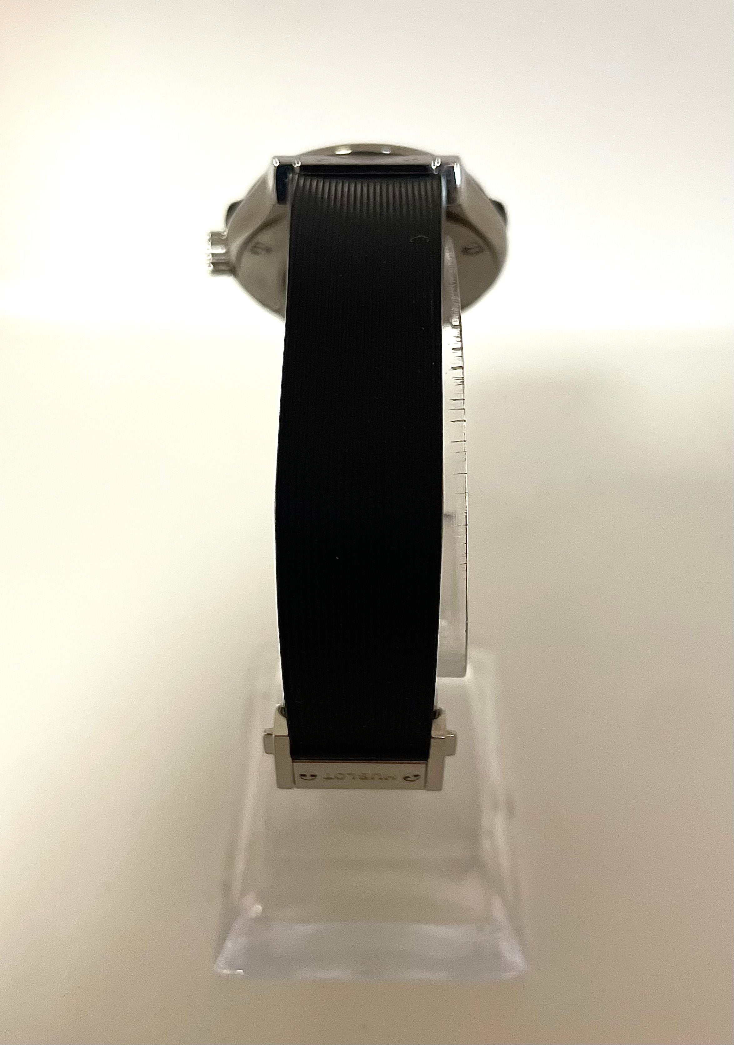 Watch HUBLOT "Classic Fusion" in titanium and quartz