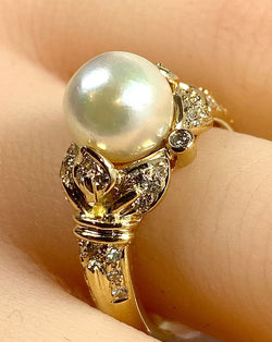 Yellow gold, pearl and diamond ring