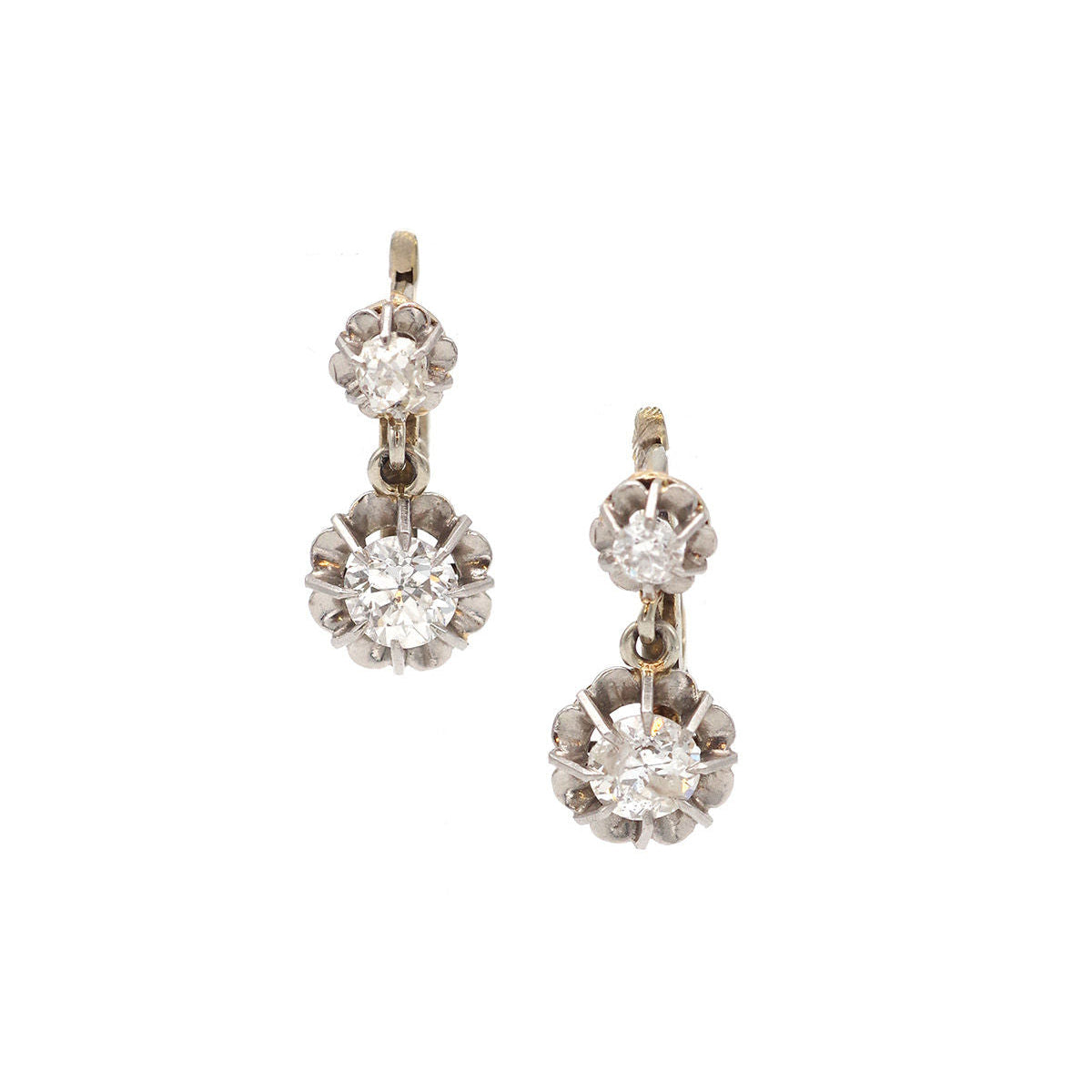 Boucles d'oreilles dormeuses Art Deco en or blanc et diamants