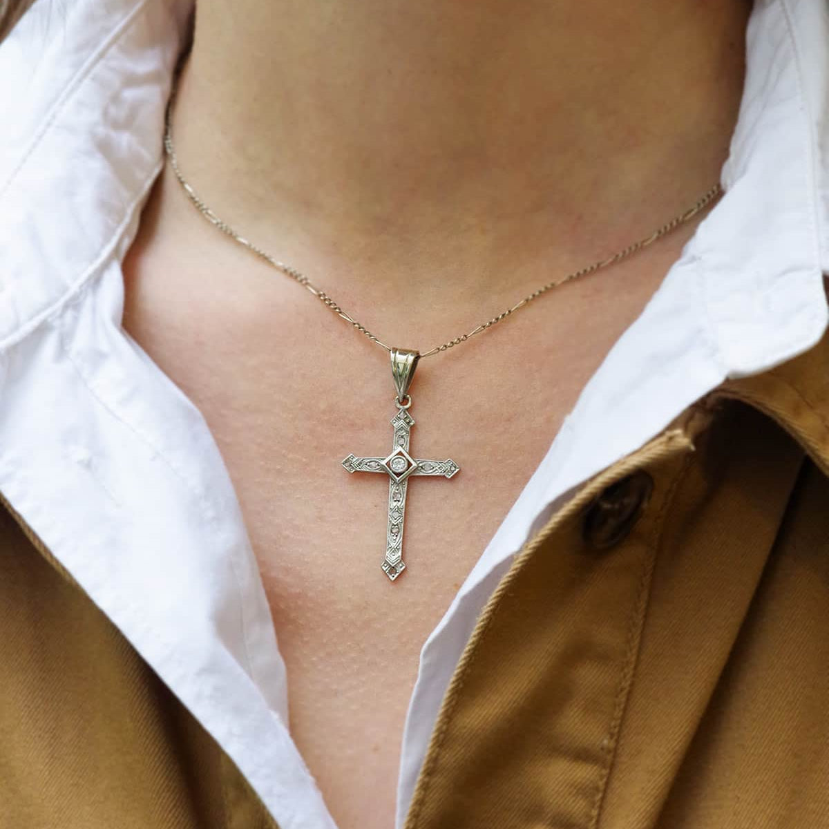 Pendentif Art Deco croix en or blanc