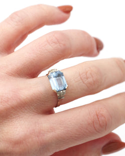 Bague ART DECO en platine et spinelle bleu