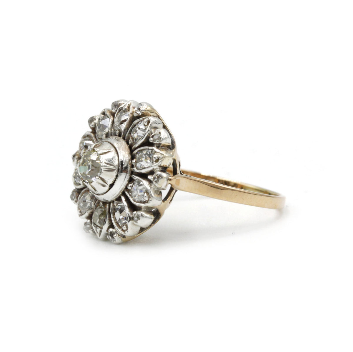 Ring - Gold and diamonds