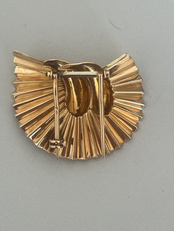 Brooch and Earrings in yellow gold