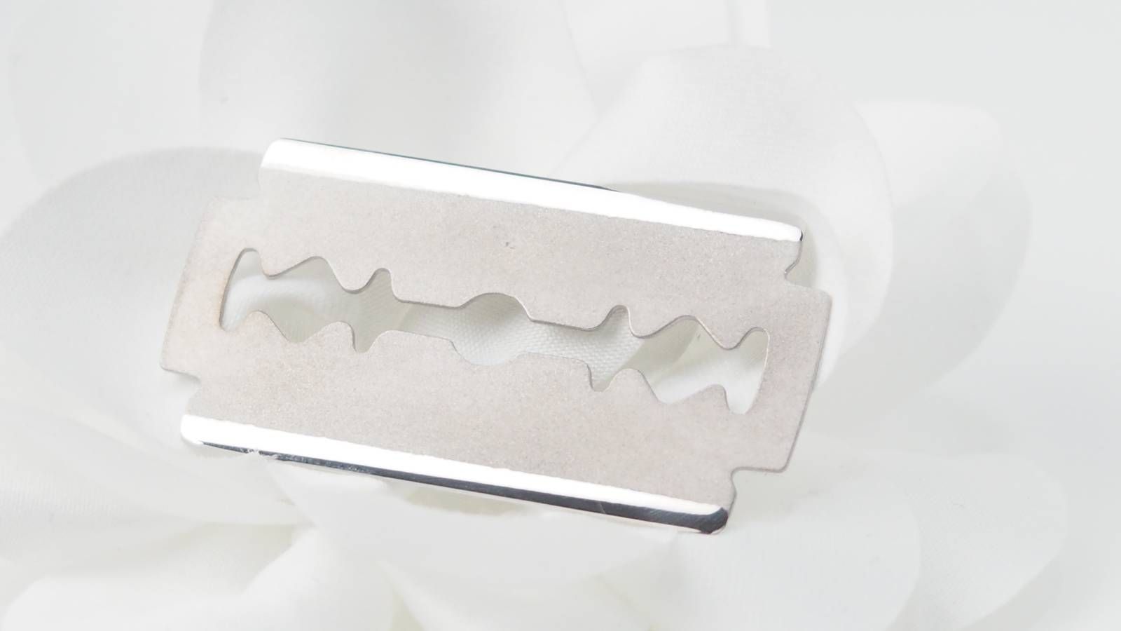 Pendentif Dinh Van Lame de Rasoir en or blanc