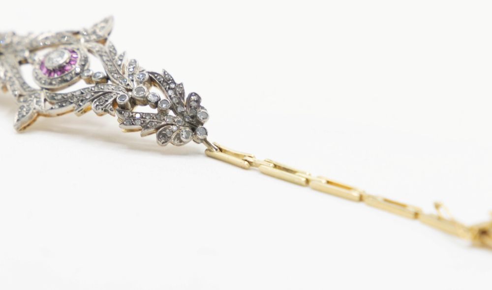 Neoclassical and Romantic Style Bracelet 
