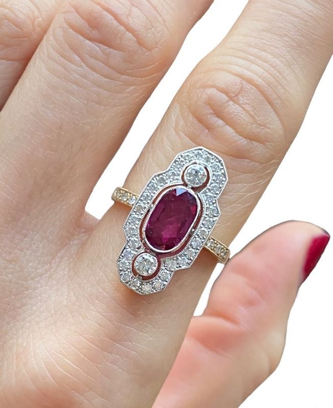 Bague style Art Déco, en or jaune 18k et platine