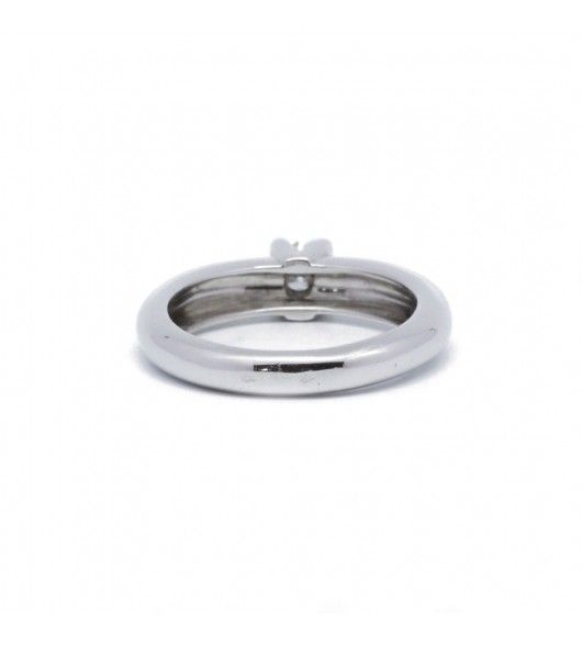 Solitaire ring in white gold and diamond