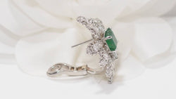 Significant earrings in white gold with emeralds and diamonds 