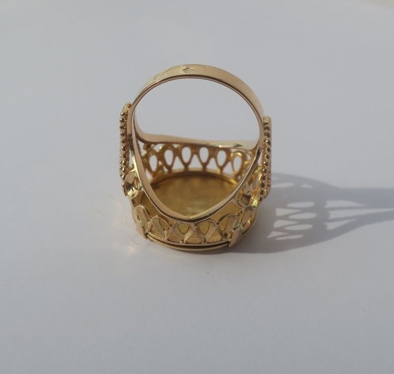 Bague A. AUGIS chevalière médaille d'amour en or jaune