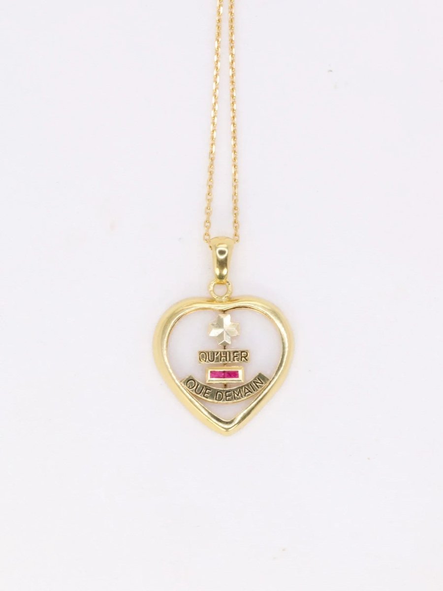 Médaille amour Augis coeur en verre et or, Plus qu’hier moins que demain, ca 1980 - Castafiore