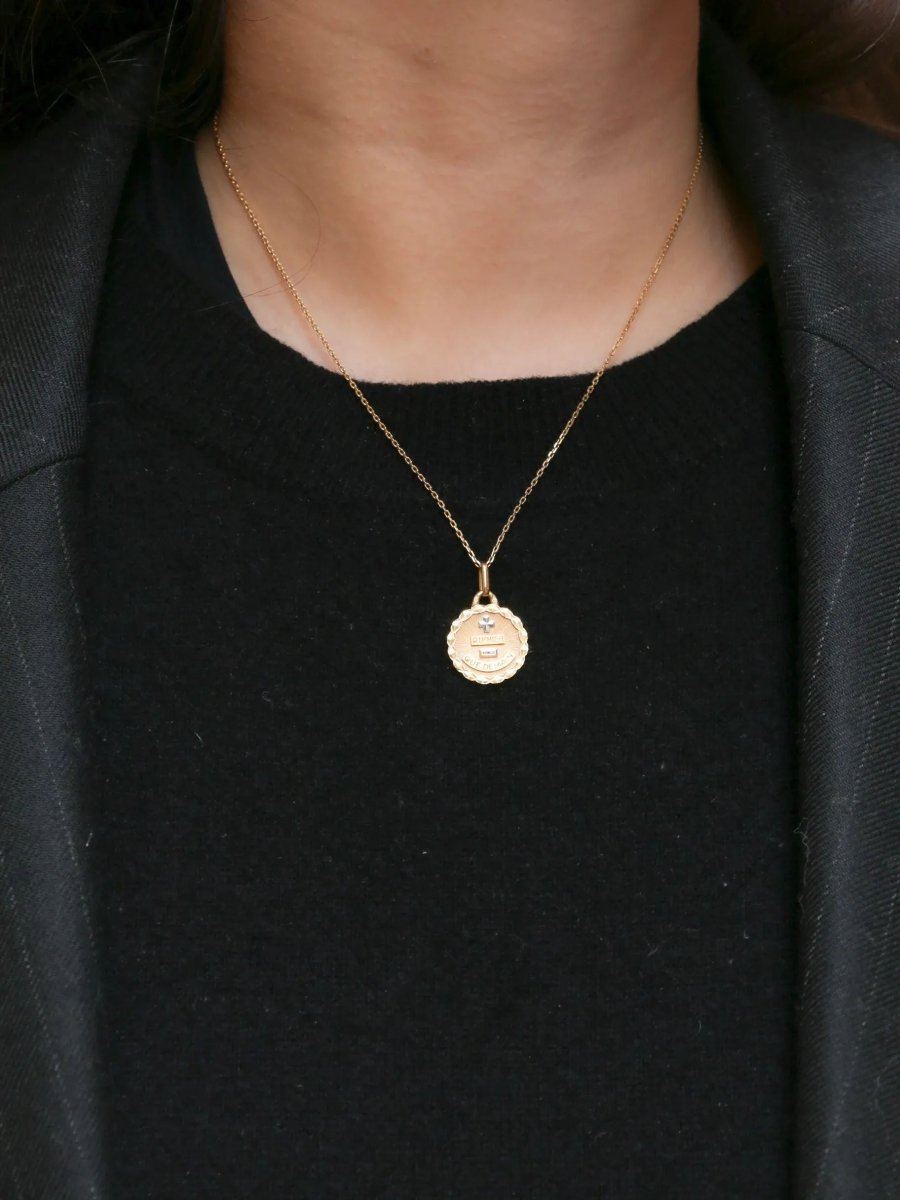 Médaille amour Augis en or, plus qu'hier moins que demain - Castafiore