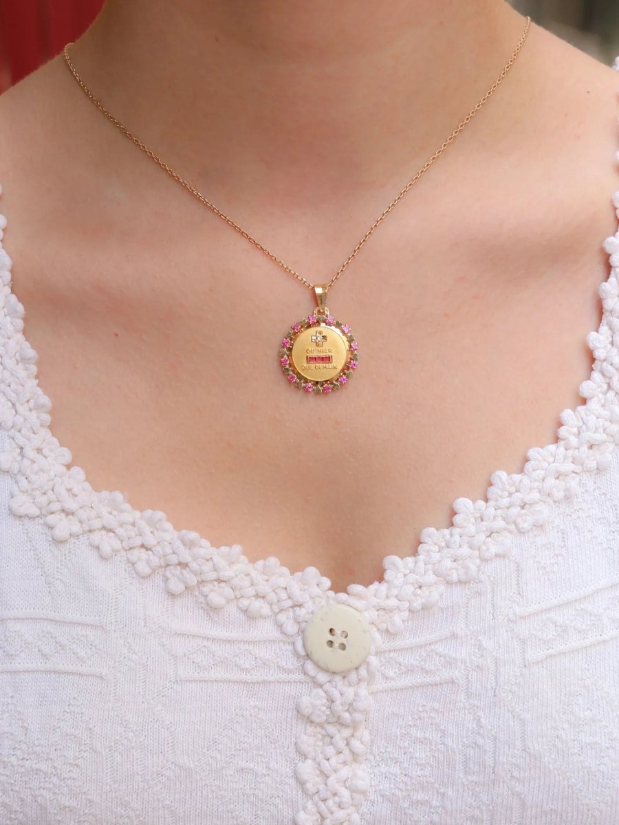 Médaille Amour AUGIS entourage coeur rubis Plus qu’hier moins que demain diamant rubis - Castafiore