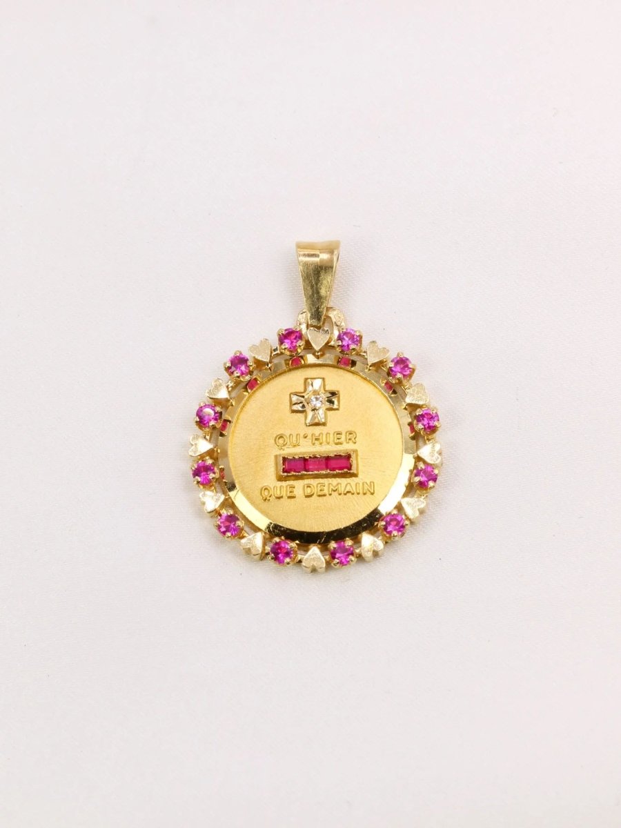 Médaille Amour AUGIS entourage coeur rubis Plus qu’hier moins que demain diamant rubis - Castafiore