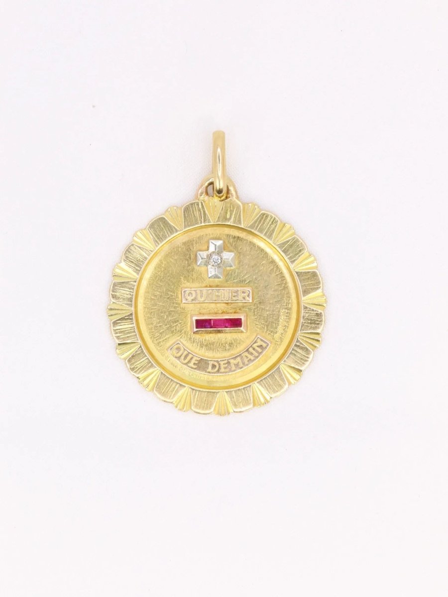 Médaille amour Augis Jumbo Plus qu'hier moins que demain or jaune diamant rubis - Castafiore