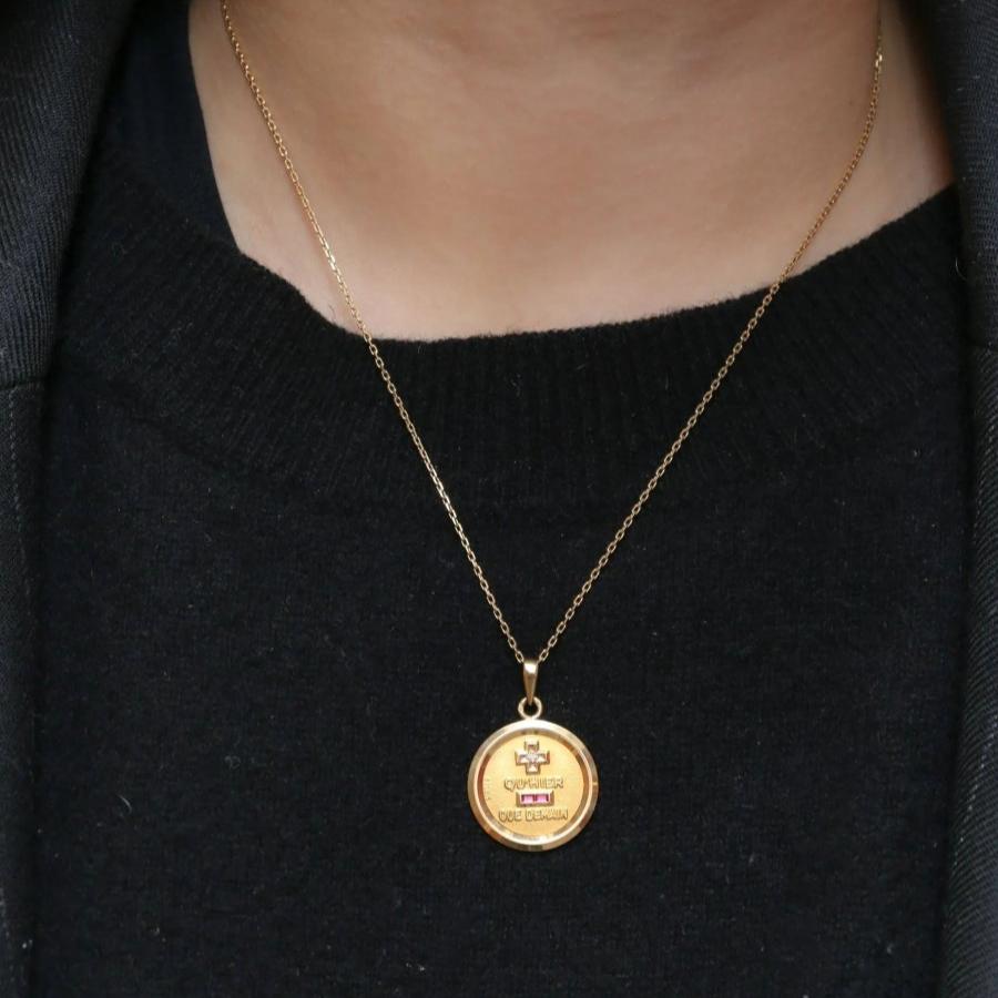 Médaille amour Augis "L'essentielle" grand modèle en or, plus qu’hier moins que demain - Castafiore