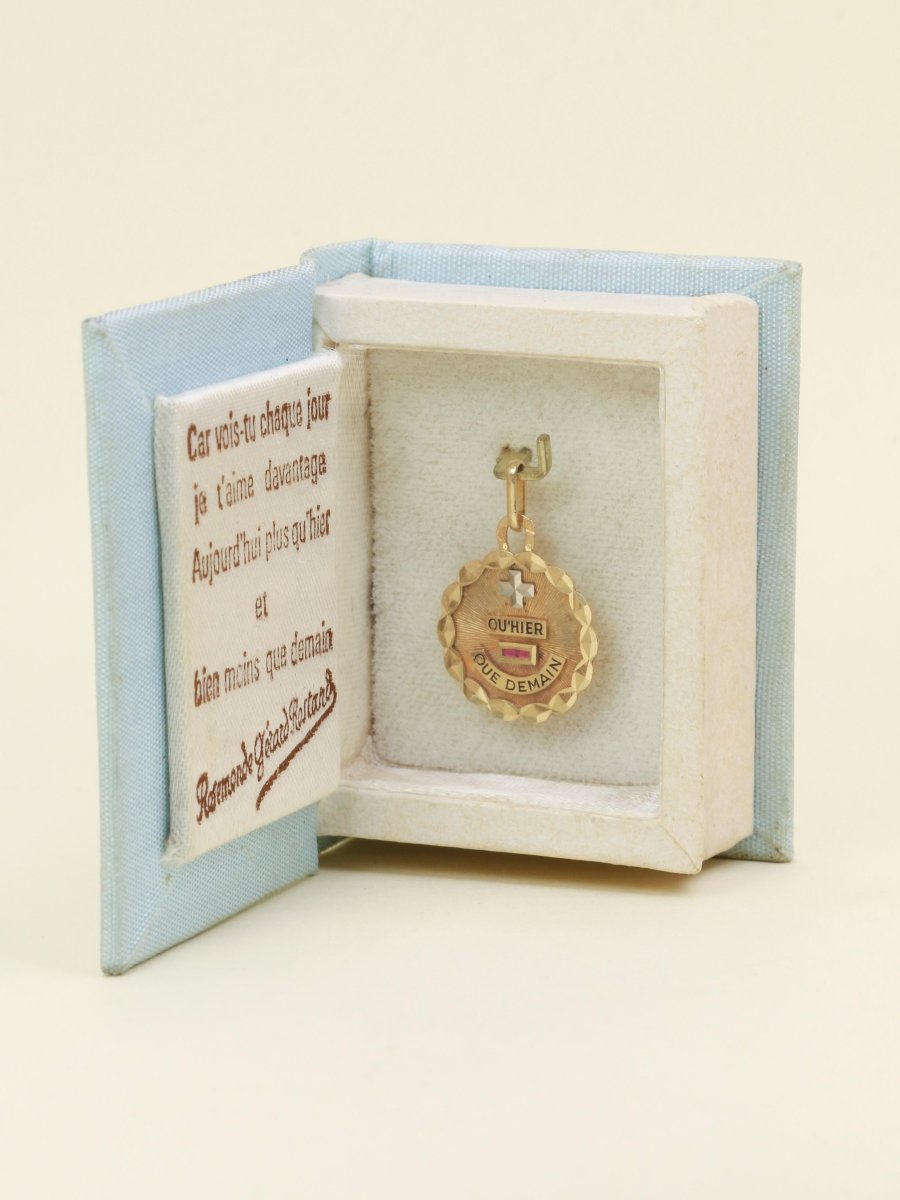 Medaille Amour Augis Plus hier Moins Demain, Ecrin d'origine, New Old Stock - Castafiore