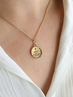 Médaille amour Augis ronde Plus hier Moins que demain or jaune rubis - Castafiore