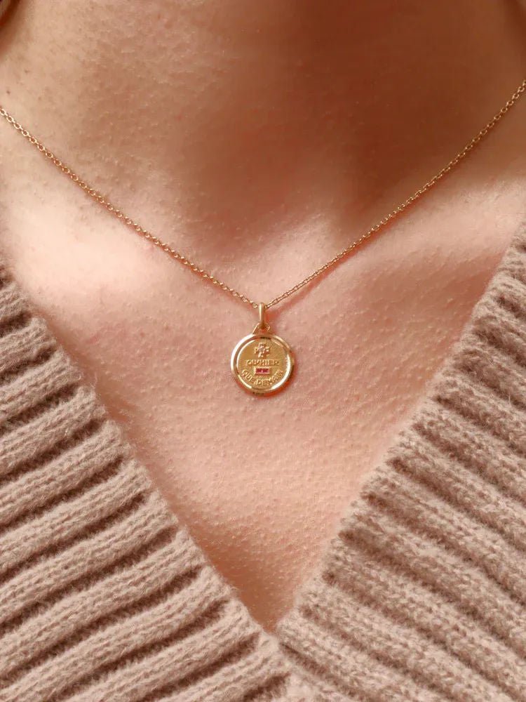 Médaille amour Augis ronde Plus qu'hier moins que demain or jaune diamant rubis - Castafiore